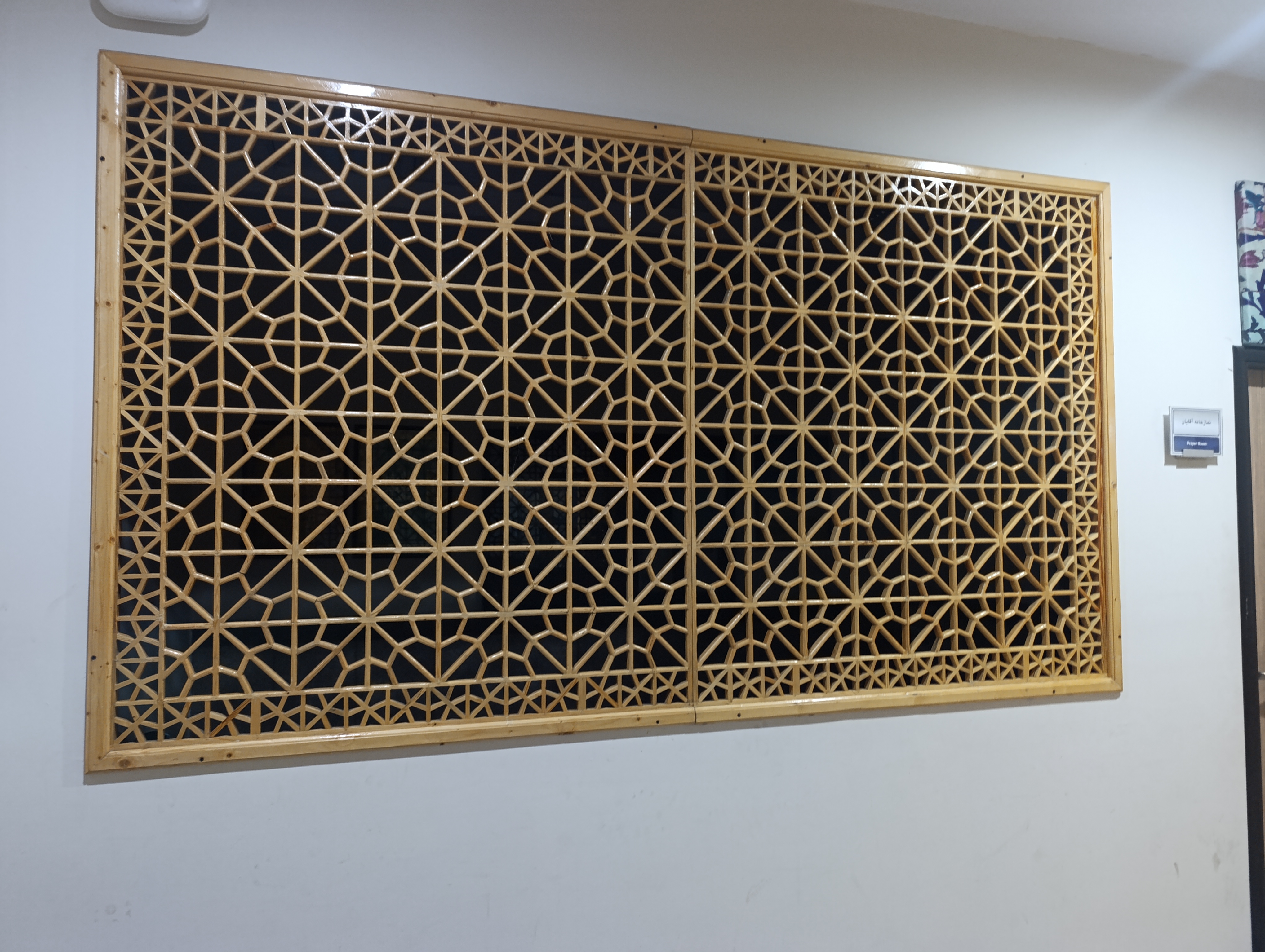 پنجره گره چینی چوبی
